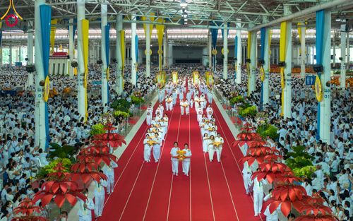 ภาพ No.92324:พิธีทอดกฐินธรรมชัยเพื่อสร้างอาคาร 115 ปี คุณยายอาจารย์มหารัตนอุบาสิกาจันทร์ ขนนกยูง อาทิตย์ต้นเดือนที่ 5 พฤศจิกายน พ.ศ. 2566 ณ วัดพระธรรมกาย จ.ปทุมธานี