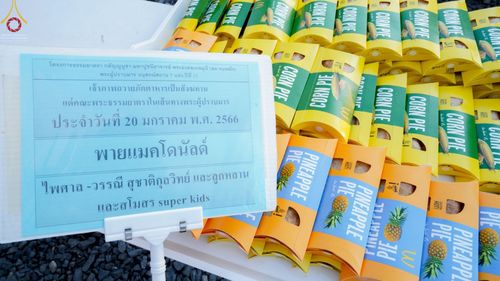 ภาพ No.72981:พิธีถวายภัตตาหารเป็นสังฆทาน แด่คณะพระธรรมยาตราฯ ในโครงการธรรมยาตรากตัญญูบูชา มหาปูชนียาจารย์ พระมงคลเทพมุนี(สด จนฺทสโร) พระผู้ปราบมาร อนุสรณ์สถาน 7 แห่ง ปีที่ 11 วันที่ 20 มกราคม พ.ศ. 2566