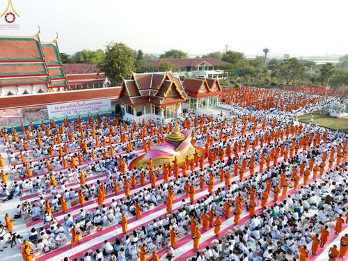 ภาพ No.72072:พิธีตักบาตรพระธรรมยาตราฯ ในโครงการธรรมยาตรากตัญญูบูชา มหาปูชนียาจารย์ พระมงคลเทพมุนี(สด จนฺทสโร) พระผู้ปราบมาร ปีที่ 11 ณ อนุสรณ์สถานลำดับที่ 3 สถานที่เกิดใหม่ในเพศสมณะ วัดสองพี่น้อง อ.สองพี่น้อง จ.สุพรรณบุรี วันที่ 18 มกราคม พ.ศ. 2566