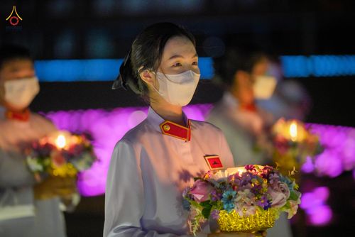 ภาพ No.81847:พิธีจุดวิสาขประทีปและเวียนประทักษิณ เนื่องในวันวิสาขบูชา วันเสาร์ที่ 3 มิถุนายน 2566 ณ ลานธรรมพระมหาธรรมกายเจดีย์ วัดพระธรรมกาย จ.ปทุมธานี