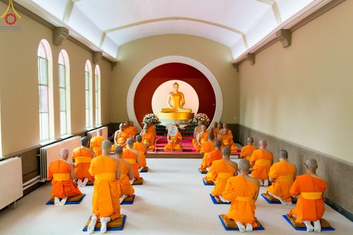 ภาพ No.83880:พิธีเวียนประทักษิณ,พิธีบรรพชาและพิธีอุปสมบทหมู่ ในโครงการอบรมพระธรรมทายาทในทวีปยุโรป  รุ่นที่ 9 วันอาทิตย์ที่ 16 กรกฎาคม พ.ศ. 2566 ณ วัดพระธรรมกายเบเนลักซ์  ประเทศเบลเยียม