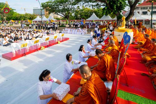 ภาพ No.329498:วันอาทิตย์ที่ 24 พฤษภาคม พ.ศ. 2569 พิธีตักบาตรพระ 1,000 รูป เพื่อถวายเป็นพุทธบูชาในเทศกาลวิสาขบูชาโลก และ ถวายเป็นพระราชกุศล  ณ ลานศิลปวัฒนธรรม เมืองปัตตานี จ.ปัตตานี