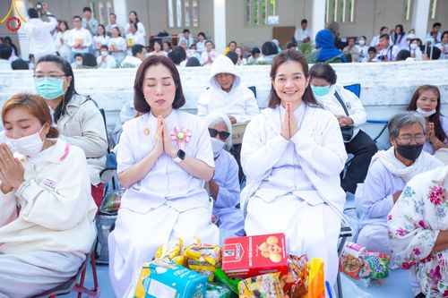 ภาพ No.197742:พิธีตักบาตรพระธรรมยาตรา ณ อนุสรณ์สถานลำดับที่ 4 สถานที่เกิดด้วยกายธรรม วัดโบสถ์(บน) ต.บางคูเวียง จ.นนทบุรี ในโครงการธรรมยาตรา กตัญญูบูชา มหาปูชนียาจารย์ พระมงคลเทพมุนี(สด จนฺทสโร) พระผู้ปราบมาร อนุสรณ์สถาน 7 แห่ง ปีที่ 13 วันที่ 19 มกราคม พ.ศ. 2568