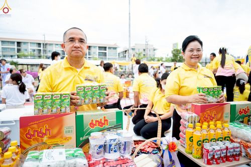 ภาพ No.241989:วันอาทิตย์ที่ 31 สิงหาคม พ.ศ. 2568 พิธีทำบุญแด่คณะสงฆ์ 122 รูป ฉลอง 121 ปี อำเภอคลองหลวง จ.ปทุมธานี เพื่อนำส่งช่วยเหลือคณะสงฆ์ 323 วัด 4 จังหวัดชายแดนภาคใต้ และช่วยเหลือประชาชนจากเหตุปะทะ แนวชายแดนไทย-กัมพูชา ณ บริเวณหน้าที่ว่าการอำเภอคลองหลวง 