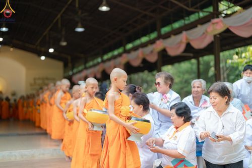 ภาพ No.135153: พิธีบรรพชาสามเณร  พิธีตักบาตรฉลองสามเณรใหม่ วันที่ 1 เมษายน พ.ศ.2567 ในโครงการบรรพชาสามเณรฟื้นฟูพระพุทธศาสนาทั่วไทย ณ ศูนย์ปฏิบัติธรรมแก้วเมืองเลย