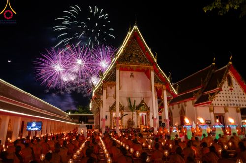 ภาพ No.112116:พิธีจุดประทีปถวายเป็นพุทธบูชา และบูชาธรรมมหาปูชนียาจารย์ พระมงคลเทพมุนี(สด จนฺทสโร) ในโครงการธรรมยาตรา กตัญญูบูชา มหาปูชนียาจารย์ พระมงคลเทพมุนี(สด จนฺทสโร) พระผู้ปราบมาร อนุสรณ์สถาน 7 แห่ง ปีที่ 12 วันที่ 14 มกราคม พ.ศ. 2567 ณ วัดสองพี่น้อง อ.สองพี่น้อง