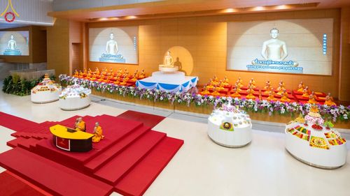 ภาพ No.143497:พิธีตักบาตร ข้าวสารอาหารแห้ง ณ บ้านแก้วเรือนทองคุณยายฯ และ พิธีบูชาข้าวพระ  ณ สภาธรรมกายสากล วัดพระธรรมกาย วันอาทิตย์ที่ 7 กรกฎาคม พ.ศ. 2567