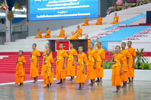 ภาพ No.153299:พิธีมุทิตาสักการะ พระภิกษุ-สามเณร ผู้สอบไล่ได้เปรียญธรรม ประโยค 1-2 ถึงประโยค ป.ธ.9 และบาลีศึกษา ประโยค1-2 ถึง บ.ศ.9 , พิธีมอบดวงแก้วสามเณรผู้ทรงบาลีไวยากรณ์ วัดพระธรรมกาย และ ศูนย์ส่งเสริมศีลธรรมในประเทศและต่างประเทศ วันอาทิตย์ที่ 8 กันยายน พ.ศ.2567
