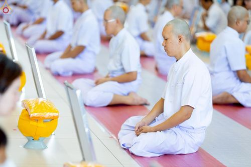 ภาพ No.228962:วันเสาร์ที่ 14 มิถุนายน พ.ศ. 2568 พิธีเวียนประทักษิณ , พิธีขอขมารับผ้าไตร ในโครงการบรรพชาอุปสมบทหมู่ ผู้บริหารรุ่นที่ 15 และ อุดมศึกษา รุ่นที่ 52 ณ โบสถ์พระไตรปิฎก วัดพระธรรมกาย