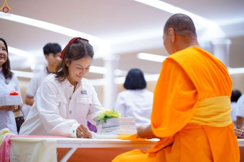 ภาพ No.225449:วันอาทิตย์ที่ 18 พฤษภาคม พ.ศ. 2568 พิธีร่วมบุญการศึกษา พระภิกษุ สามเณร ณ ห้องแก้วสารพัดนึก 2 วัดพระธรรมกาย