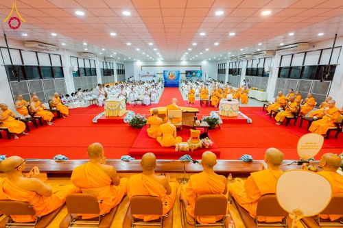 ภาพ No.221478:วันอาทิตย์ที่ 27 เมษายน พ.ศ. 2568 พิธีเจริญพระพุทธมนต์สมโภชดวงแก้วธรรมชัย เนื่องในโอกาสบูชาธรรม 81 ปีหลวงพ่อธัมมชโย อัญเชิญประดิษฐานเนื่องในโอกาสสถาปนาวัดพระธรรมกายไอซ์แลนด์ ณ อาคารปลูกศรัทธา 1 วัดพระธรรมกาย อำเภอคลองหลวง จังหวัดปทุมธานี