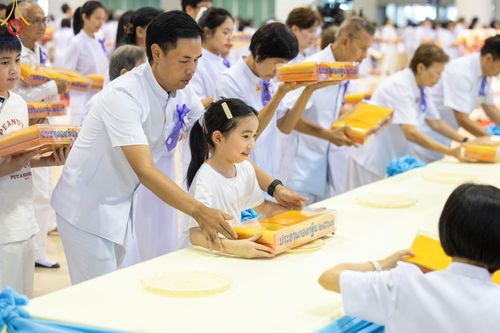 ภาพ No.167805:พิธีทอดกฐิน และ พิธีกรานกฐิน ในวันอาทิตย์ที่ 3 พฤศจิกายน พ.ศ. 2567 ณ วัดพระธรรมกาย จ.ปทุมธานี