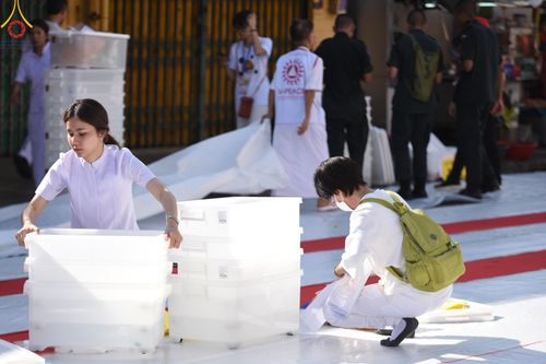 ภาพ No.151734:V.55 ทีมใหญ่ที่หาดใหญ่ เจ้าหน้าที่ทุกสถานะ หลายสัญชาติ ร่วมกันจัดงานตักบาตรที่หาดใหญ่ วันที่ 10-11 สิงหาคม พ.ศ. 2567