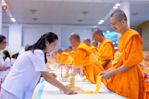 ภาพ No.159580:สัมมนาพิเศษและพิธีมอบองค์พระธรรมกาย 2,000 องค์ ณ ห้องแก้วสารพัดนึก 1 วัดพระธรรมกาย วันอาทิตย์ต้นเดือนที่ 6 ตุลาคม พ.ศ. 2567