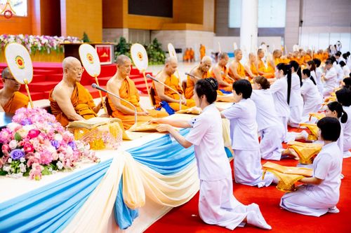 ภาพ No.233871:วันเสาร์ที่ 19 กรกฎาคม พ.ศ.2568 วันมหารำลึก ครั้งที่ 35 พิธีรำลึกถึงนักสร้างบารมี , พิธีสวดพระพุทธมนต์ , พิธีทอดผ้าบังสกุลและถวายไทยธรรม วัดพระธรรมกาย