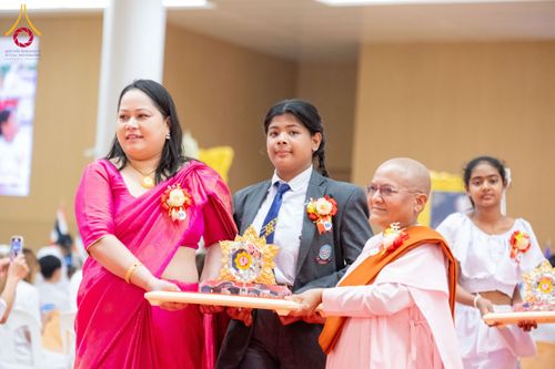 ภาพ No.207635:พิธีมอบโล่พระราชทาน สมเด็จพระกนิษฐาธิราชเจ้า กรมสมเด็จพระรัตนราชสุดาฯ สยามบรมราชกุมารี และโล่เกียรติยศโครงการตอบปัญหาธรรมะ "ทางก้าวหน้า" ครั้งที่ 42 พิธีมอบโล่วัชรเกียรติยศ โครงการตอบปัญหาศีลธรรมเพื่อสันติภาพโลก (WORLD-PEC) ครั้งที่ 18 วันที่ 12 ก.พ. 2568