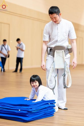 ภาพ No.138904:พิธีถวายกองทุนสนับสนุน การสร้างพระไตรปิฎกฉบับธรรมชัย และอนุรักษ์คัมภีร์ใบลาน น้อมบูชาธรรมหลวงพ่อธัมมชโย 80 ปี ณ ห้องแก้วสารพัดนึก 2 วัดพระธรรมกาย วันเสาร์ที่ 1 มิถุนายน พศ. 2567