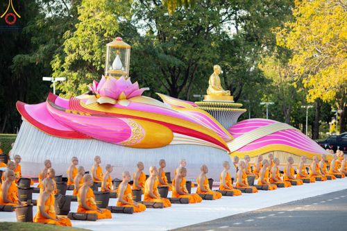 ภาพ No.187028:พระธรรมยาตราปฏิบัติธรรม และถ่ายภาพหมู่ประวัติศาสตร์ ปีที่ 13 ณ ลานทิศตะวันออก มหาวิหารพระมงคลเทพมุนี วัดพระธรรมกาย จ.ปทุมธานี วันเสาร์ที่ 28 ธันวาคม พ.ศ. 2567