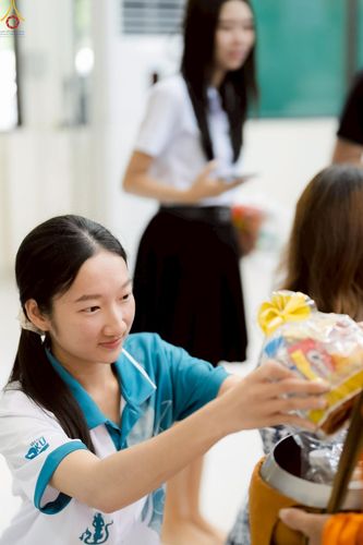 ภาพ No.243162:วันพฤหัสบดีที่ 4 กันยายน พ.ศ. 2568 เวลา 07.00-08.15 น. มหาวิทยาลัยเกษตรศาสตร์ กำแพงแสน ร่วมทำบุญตักบาตร Freshy KU85 พระสงฆ์ 85 รูป