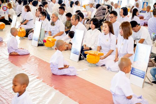 ภาพ No.215054:วันเสาร์ที่ 5 เมษายน พ.ศ. 2568 พิธีเวียนประทักษิณรอบพระมหาธรรมกายเจดีย์  พิธีวันทาเจดีย์ พิธีขอขมาและมอบผ้าไตร ในโครงการบรรพชาสามเณรฟื้นฟูพระพุทธศาสนาทั่วไทย , โครงการหน่อแก้วเปรียญธรรม รุ่นที่ 13 ,  โครงการสามเณรยุวธรรมทายาท รุ่นที่ 33 , โครงการสามเณรมั