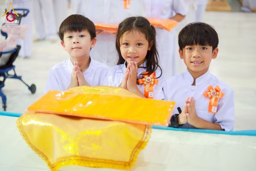 ภาพ No.215492:วันอาทิตย์ต้นเดือนที่ 6 เมษายน พ.ศ. 2568 ขบวนอัญเชิญผ้าป่าสมทบ มหาสังฆทาน 40,000 กว่าวัดทั่วประเทศ ณ สภาธรรมกายสากล วัดพระธรรมกาย