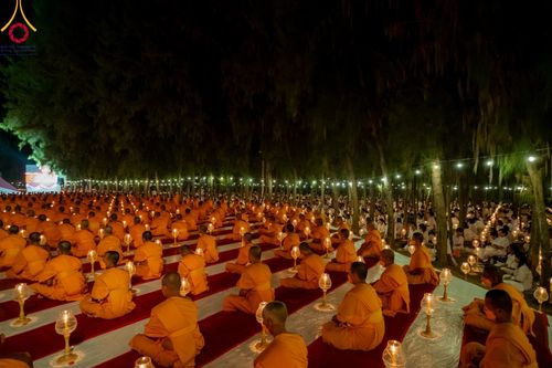 ภาพ No.107220:พิธีจุดประทีปถวายเป็นพุทธบูชา และบูชาธรรมมหาปูชนียาจารย์ ในโครงการธรรมยาตรากตัญญูบูชา มหาปูชนียาจารย์ พระมงคลเทพมุนี(สด จนฺทสโร) พระผู้ปราบมาร  อนุสรณ์สถาน 7 แห่ง ปีที่ 12  วันที่ 6 มกราคม พ.ศ. 2567 ณ อนุสรณ์สถานมหาวิหารพระมงคลเทพมุนี อ.สองพี่น้อง จ.สุพร