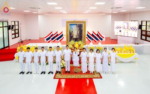 ภาพ No.276117:วันที่ 5 ธันวาคม พ.ศ. 2568 พสกนิกรอำเภอคลองหลวง พร้อมใจบำเพ็ญกุศลอุทิศถวาย “ในหลวงรัชกาลที่ 9” น้อมรำลึกในพระมหากรุณาธิคุณ เนื่องในวันคล้ายวันพระบรมราชสมภพ วันชาติ และวันพ่อแห่งชาติ ณ อาคารปลูกศรัทธา 2 วัดพระธรรมกาย อำเภอคลองหลวง จังหวัดปทุมธานี