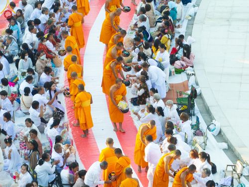 ภาพ No.193060:พิธีตักบาตรพระธรรมยาตรา ณ อนุสรณ์สถานคลองบางนางแท่น อ.สามพราน จ.นครปฐม ในโครงการธรรมยาตรา กตัญญูบูชา มหาปูชนียาจารย์ พระมงคลเทพมุนี(สด จนฺทสโร) พระผู้ปราบมาร อนุสรณ์สถาน 7 แห่ง ปีที่ 13 วันที่ 11 มกราคม พ.ศ.2568