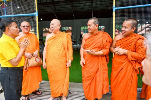 ภาพ No.235501:วันที่ 30-31 กรกฎาคม พ.ศ. 2568 วัดพระธรรมกาย มูลนิธิธรรมกาย ร่วมกับศูนย์ส่งเสริมศีลธรรมจังหวัดสุรินทร์ เปิดศูนย์พักพิงชั่วคราวเพื่อช่วยเหลือประชาชน ผู้อพยพจากเหตุปะทะกันตามแนวชายแดน ไทย-กัมพูชา ตั้งแต่วันที่ 24 กรกฎาคม พ.ศ.2568 เป็นต้นไป