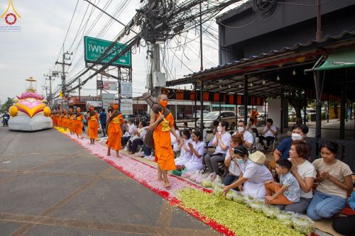 ภาพ No.120118:พิธีต้อนรับพระธรรมยาตรา ในโครงการธรรมยาตรา กตัญญูบูชา มหาปูชนียาจารย์ พระมงคลเทพมุนี(สด จนฺทสโร) พระผู้ปราบมาร อนุสรณ์สถาน 7 แห่ง ปีที่ 12 วันที่ 28 มกราคม พ.ศ. 2567 ณ วัดพระธรรมกาย จ.ปทุมธานี