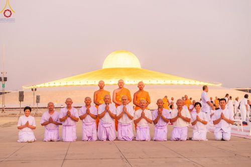 ภาพ No.180099:พิธีปลงผมนาคธรรมทายาท ในโครงการอุปสมบทหมู่ บูชาธรรมมหาปูชนียาจารย์ (ศูนย์อบรมวัดพระธรรมกาย) วันที่ 1 ธันวาคม พ.ศ. 2567 ณ ลานธรรมหารัตนวิหารคด วัดพระธรรมกาย จ.ปทุมธานี