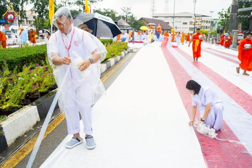 ภาพ No.226181:วันอาทิตย์ที่ 25 พฤษภาคม พ.ศ. 2568 พิธีตักบาตรพระ 1,000 รูปเมืองตรัง ครบรอบ 110 ปี เมืองทับเที่ยง ถวายเป็นพุทธบูชา ถวายเป็นพระราชกุศลแด่รัชกาลที่ 10 และอุทิศส่วนกุศลแด่อดีตเจ้าเมืองตรัง และบรรพบุรุษ ณ บริเวณหน้าศาลากลางจังหวัดตรัง ถนนพระราม 6