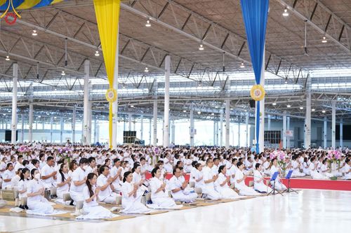 ภาพ No.151266:พิธีบูชาข้าวพระ ในวันอาทิตย์ต้นเดือน วันที่ 1 กันยายน พ.ศ. 2567 ณ สภาธรรมกายสากล วัดพระธรรมกาย