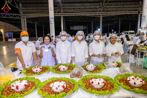 ภาพ No.303435:วันที่ 27 มกราคม พ.ศ. 2569 พิธีถวายภัตตาหารเป็นสังฆทาน แด่พระธรรมยาตรา ณ วัดพระธรรมกาย  จังหวัดปทุมธานี ในโครงการธรรมยาตรา กตัญญูบูชา มหาปูชนียาจารย์ พระมงคลเทพมุนี(สด จนฺทสโร) พระผู้ปราบมาร อนุสรณ์สถาน 7 แห่ง ปีที่ 14