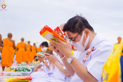 ภาพ No.118625:พิธีตักบาตรพระธรรมยาตรา ปีที่ 12 ณ อนุสรณ์สถานลำดับที่ 5 สถานที่เผยแผ่วิชชาธรรมกายครั้งแรก อนุสรณ์สถานบางปลา จ.นครปฐม วันที่ 25 มกราคม พ.ศ. 2567