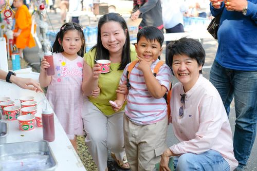 ภาพ No.194024:วัดพระธรรมกาย จัดงานวันเด็กแห่งชาติ ประจำปี พ.ศ.2568 ออกร้านอาหาร 200 ร้าน มอบของขวัญหลายหมื่นชิ้น วันที่ 12 มกราคม พ.ศ. 2568 วัดพระธรรมกาย อ.คลองหลวง จ.ปทุมธานี