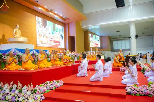ภาพ No.167861:พิธีทอดกฐิน และ พิธีกรานกฐิน ในวันอาทิตย์ที่ 3 พฤศจิกายน พ.ศ. 2567 ณ วัดพระธรรมกาย จ.ปทุมธานี