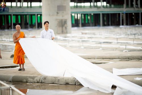 ภาพ No.225215:วันที่ 20 - 27 เมษายน พ.ศ. 2568 "ภาพแห่งความปลื้มที่ไม่มีวันจบ" คณะสงฆ์สามเณร เจ้าหน้าที่ และสาธุชน ร่วมแรงร่วมใจกันเตรียมงานและเก็บงาน เพื่อวันคุ้มครองโลก พิธีถวายมหาสังฆทานคณะสงฆ์ 40,000 กว่าวัดทั่วประเทศ