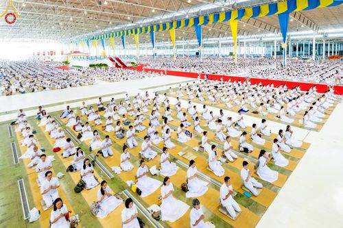 ภาพ No.151322:พิธีบูชาข้าวพระ ในวันอาทิตย์ต้นเดือน วันที่ 1 กันยายน พ.ศ. 2567 ณ สภาธรรมกายสากล วัดพระธรรมกาย