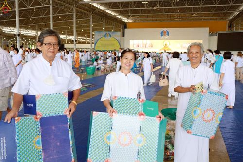 ภาพ No.240557:วันพุธที่ 27 สิงหาคม พ.ศ. 2568 พิธีตักบาตร ในวันธรรมชัย ณ วัดพระธรรมกาย จ.ปทุมธานี