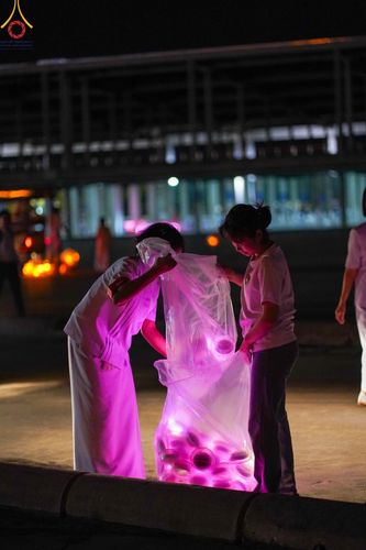 ภาพ No.150741:V.44 เพื่อพ่อ ภาพเตรียมงาน ปฎิบัติงาน ของเจ้าหน้าที่ อาสาสมัคร ทุกสถานะ เพื่อความสำเร็จ ในงานวันธรรมชัย วันอังคารที่ 27 สิงหาคม พ.ศ. 2567