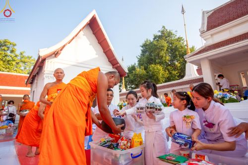ภาพ No.116199:พิธีตักบาตรพระธรรมยาตรา ณ อนุสรณ์สถานลำดับที่ 4 สถานที่เกิดด้วยกายธรรม วัดโบสถ์(บน) จ.นนทบุรี วันที่ 21 มกราคม พ.ศ. 2567