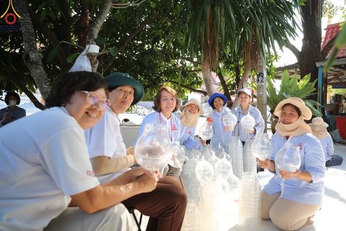 ภาพ No.115933:V.15 สามัคคี การเตรียมงาน เก็บงาน การรับบุญของเจ้าหน้าที่หน่วยงานต่างๆ เพื่อโครงการธรรมยาตรา กตัญญูบูชามหาปูชนียาจารย์ พระมงคลเทพมุนี (สด จนฺทสโร) พระผู้ปราบมาร อนุสรณ์สถาน 7 แห่ง ปีที่ 12 ระหว่างวันที่ 2 - 31 มกราคม พ.ศ.2567