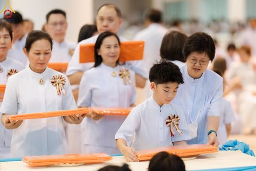 ภาพ No.160282:พิธีทอดผ้าป่าสมทบกฐินวัดพระธรรมกาย และสมทบกฐิน 30,000 วัดทั่วไทย ครั้งที่ 3 ณ สภาธรรมกายสากล วัดพระธรรมกาย วันพฤหัสบดีที่ 10 ตุลาคม พ.ศ. 2567