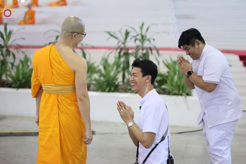 ภาพ No.59798:V.39 ทุ่มสุดใจ ธรรมชัย 80 ปี การเตรียมงาน การปฏิบัติงาน ของเจ้าหน้าที่หน่วยงานต่างๆ เพื่อพิธีฉลองอายุวัฒนมงคล 80 ปี หลวงพ่อธัมมชโย และรับถวายมหาสังฆทาน 10,000 กว่าวัดทั่วประเทศ ในวันคุ้มครองโลก จันทร์ที่ 22 เมษายน พ.ศ. 2567