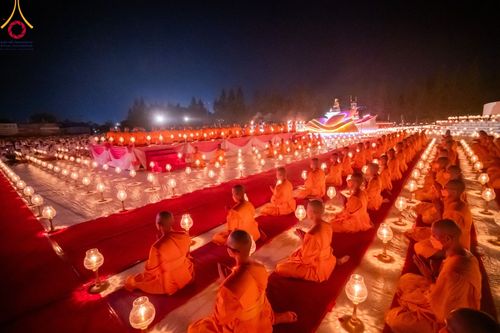 ภาพ No.109733:พิธีจุดประทีปถวายเป็นพุทธบูชา และบูชาธรรมมหาปูชนียาจารย์ วันที่ 10 มกราคม พ.ศ. 2567 ณ อนุสรณ์สถานคลองบางนางแท่น อ.สามพราน จ.นครปฐม