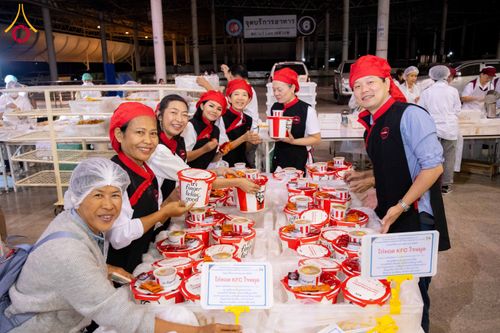 ภาพ No.287299:วันที่ 3 มกราคม พ.ศ.2569 พิธีถวายภัตตาหารเป็นสังฆทาน แด่พระธรรมยาตรา ณ วัดพระธรรมกาย  จังหวัดปทุมธานี ในโครงการธรรมยาตรา กตัญญูบูชา มหาปูชนียาจารย์ พระมงคลเทพมุนี(สด จนฺทสโร) พระผู้ปราบมาร อนุสรณ์สถาน 7 แห่ง ปีที่ 14