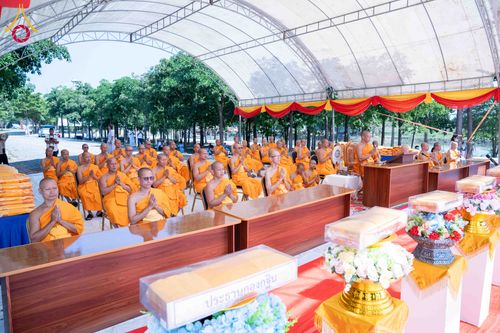 ภาพ No.285774:วันพุธที่ 10 ธันวาคม พ.ศ.2568  พิธีตอกเสาเข็มมงคลต้นสุดท้าย รองรับองค์พระเจดีย์เพื่อสร้างสันติภาพโลก ณ ศูนย์ปฏิบัติธรรมและศูนย์อบรมเยาวชน ชัยนาท