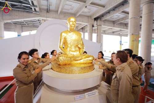 ภาพ No.311531:วันจันทร์ที่ 23 กุมภาพันธ์ พ.ศ. 2569 เปิดโลกทัศน์ผู้บริหารสถานศึกษายุคใหม่ เรียนรู้ต้นแบบการพัฒนาคนผ่านพลัง “บวร–V-Star” ผู้เข้ารับการพัฒนาตามโครงการ สพฐ. ศึกษาดูงานวัดพระธรรมกาย เสริมภาวะผู้นำคุณธรรมสู่การบริหารโรงเรียนอย่างยั่งยืน ณ อาคาร 100 ปี คุณยาย