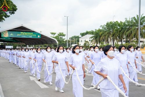 ภาพ No.89135:พิธีอัญเชิญรูปหล่อทองคำ  คุณยายอาจารย์มหารัตนอุบาสิกาจันทร์ ขนนกยูง เพื่อประดิษฐาน ณ มหาวิหารคุณยายอาจารย์ฯ เนื่องในวันครูผู้ค้นพบวิชชาธรรมกาย วันศุกร์ที่ 29 กันยายน พ.ศ. 2566